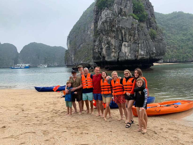 Đảo Cát Bà : 1Day Kayaking,Swimming,Cycling,Snorkeling,Lunch - Starting at 8:00 from Cat Ba Town