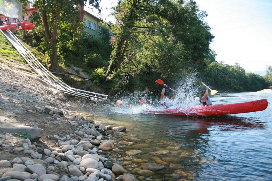 Descent of the Sella river in a canoe - Getting fitted with the right river gear