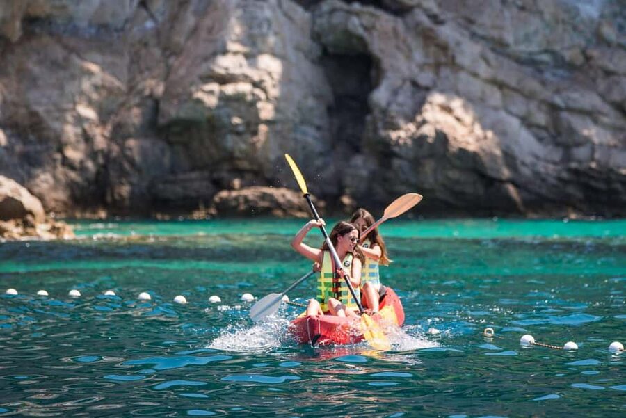 Dubrovnik: Kayak Rental - Paddling under the city walls