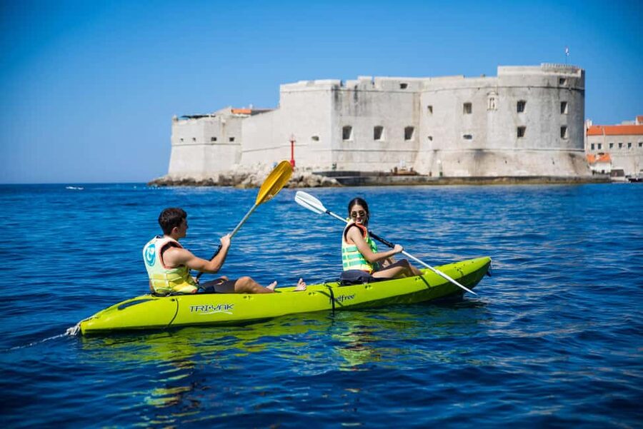 Dubrovnik: Kayak Rental - Getting comfortable in the kayak