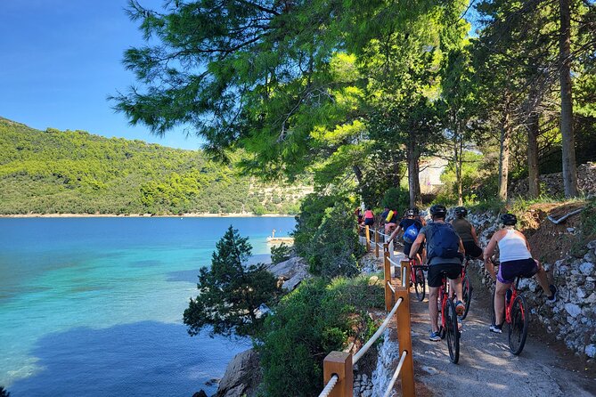 Elafiti Islands Sea kayaking: Full-Day Bike and Kayak tour on Lopud and Šipan - Lunch and a swim at Luka Šipanska