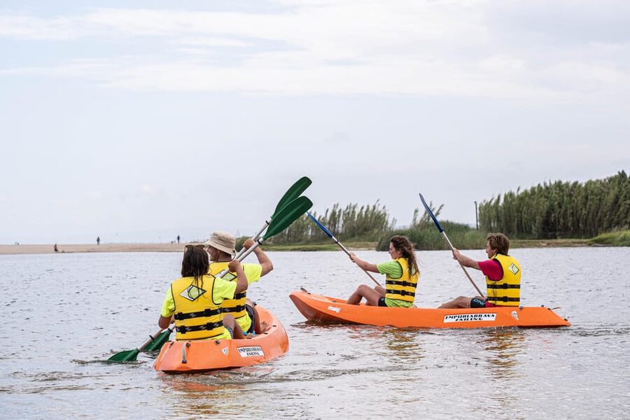 Empuriabrava: kayak trip - Games, challenges, and a friendlier pace