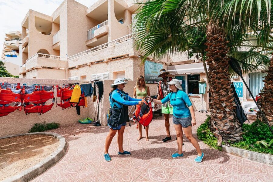 Es Figueral: Guided Kayaking and Snorkeling Tour - The first paddle along Es Figueral