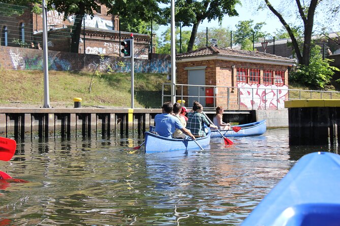 Explore Berlin by canoe - Crossing toward the Spree and Oberbaum Bridge