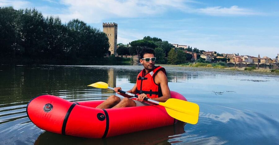 Florence: Ponte Vecchio and City Sights Guided Kayak Cruise - The opening paddle along Florence’s riverfront