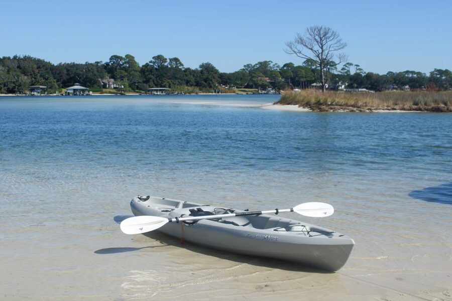 Fort Walton Beach: Tandem Kayak Rental - Sharing a tandem kayak with a partner