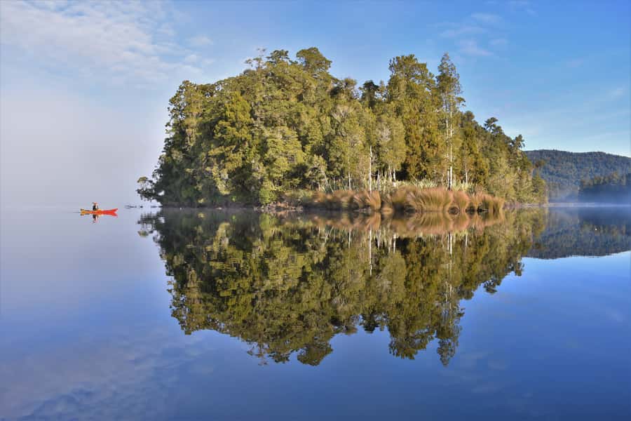 Franz Josef: 3-Hour Kayak Tour on Lake Mapourika - A guide-led experience for beginners