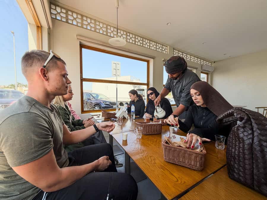 From Dubai: Hatta Sightseeing Tour with kayaking - Lunch in Hatta, with a local flavor