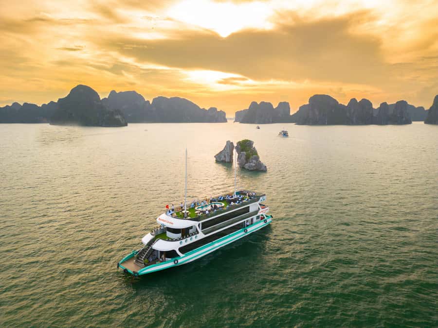 From Hanoi: Ha Long Bay Luxury Day Cruise with Food & Kayak - Key things to know before booking