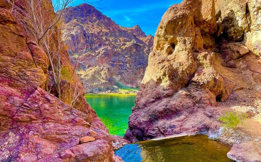 From Las Vegas: Hoover Dam Kayak Trip with 6 Hot Springs - Caves, rain caves, and waterfalls along the route