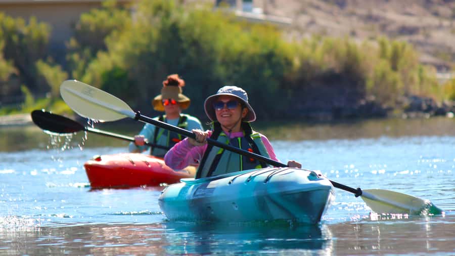 From Las Vegas: Kayak Rental to Emerald Cave Colorado River - Why the guide can shape the whole experience