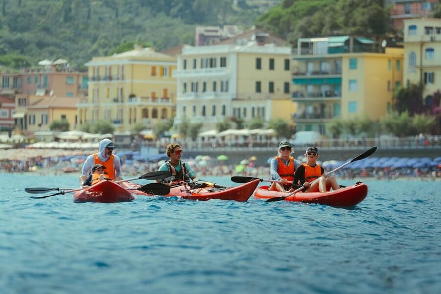 From Monterosso to Vernazza: Guided Cinque Terre Kayak Tour - Why the coast is better from a kayak