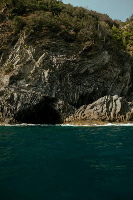 From Monterosso to Vernazza: Guided Cinque Terre Kayak Tour - The morning route and Vernazza marina