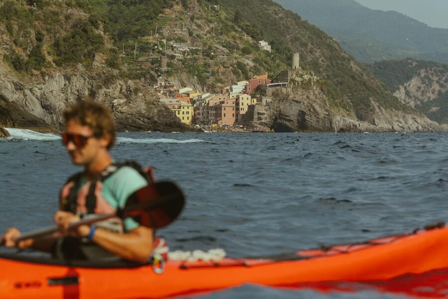 From Monterosso to Vernazza: Guided Cinque Terre Kayak Tour - What the guides add