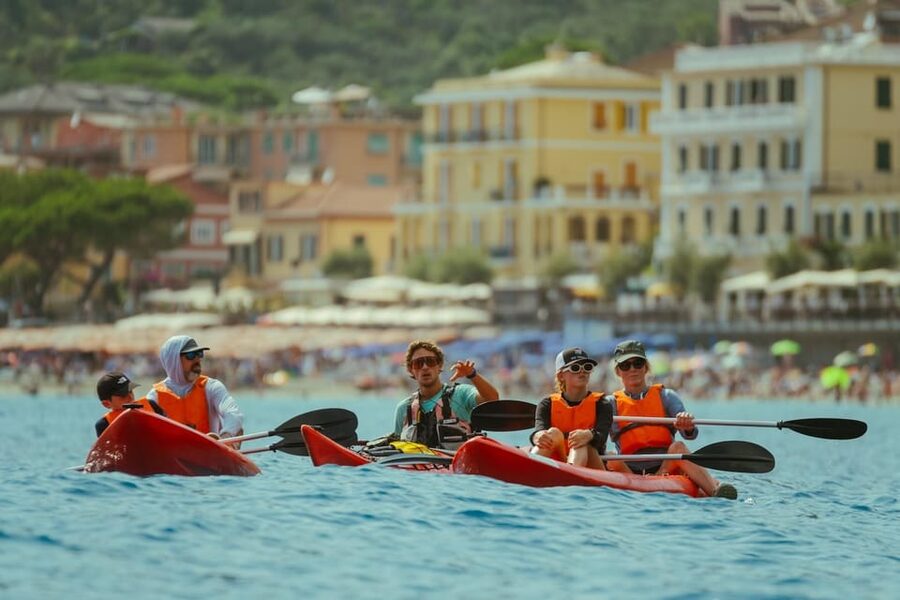 From Monterosso to Vernazza: Guided Cinque Terre Kayak Tour - Starting at Monterosso and finding your rhythm