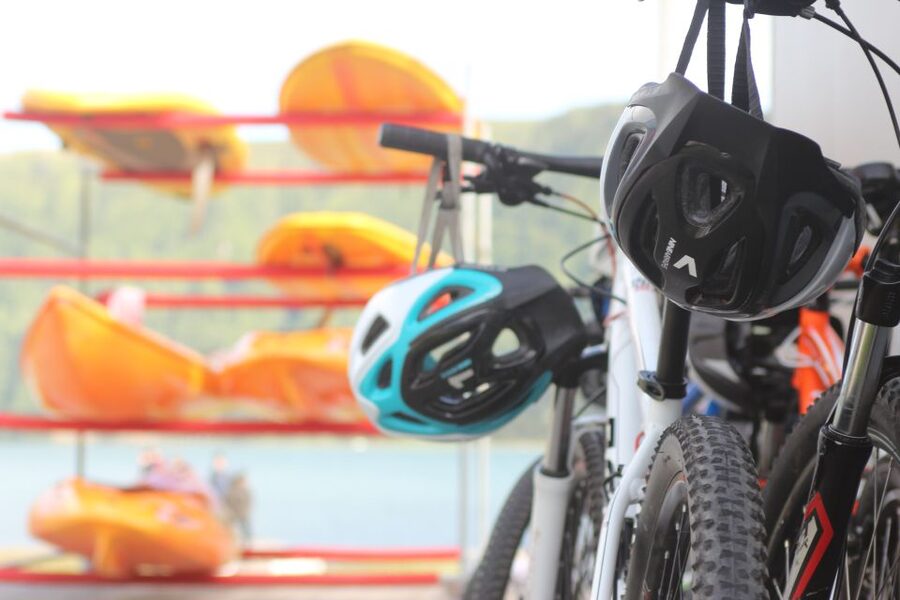 From Ponta Delgada: Sete Cidades Jeep, Bike, & Kayak Ride - Guides and group size