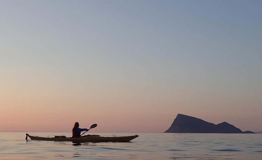 From Tromsø: Sommarøy Midnight Sun Sea Kayaking Tour - Why Sommarøy makes a fine kayaking base