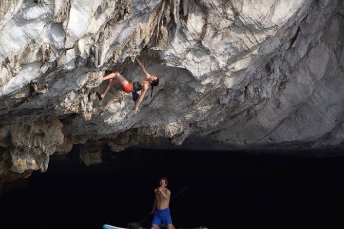 Full day deep water soloing - Kayaking in Cat Ba - Ha Long Bay. - 8:00 a.m. from Cat Ba Town