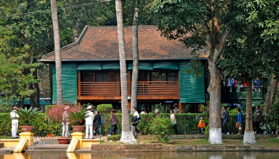 Full Day Ha Long Cruise With Swimming, Kayaking and Music - Sunset party and traditional music on the upper deck