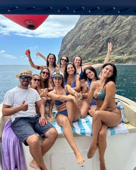 Funchal: Private Boat Tour w/Snorkel & Paddle up 11 people - Seeing Funchal and Câmara de Lobos from the sea