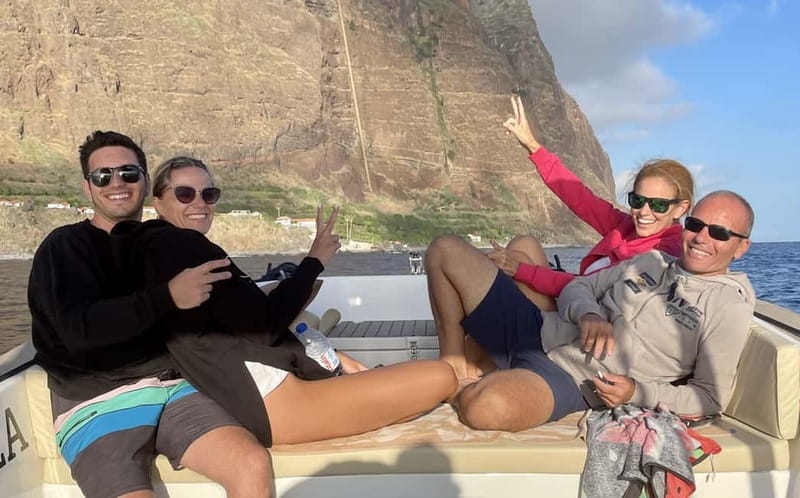 Funchal: Private Boat Tour w/Snorkel & Paddle up 11 people - Food, wine, and the mood on board