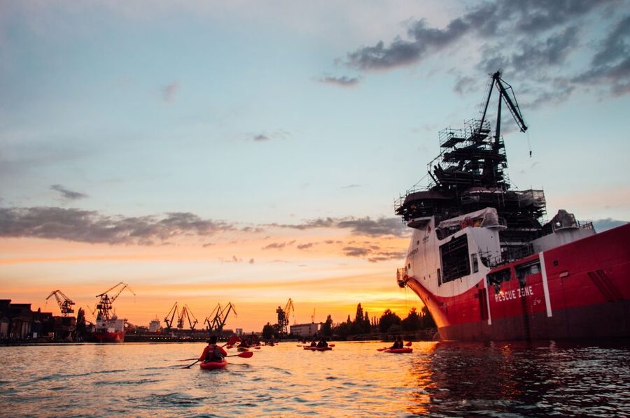 Gdańsk: Islands and Canals Private Kayak Tour - Olowianka Island and the quieter side of town