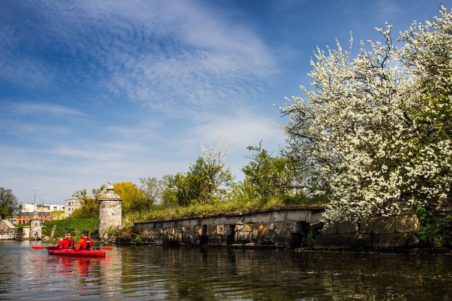 Gdańsk: Islands and Canals Private Kayak Tour - The Soldek and the Crane