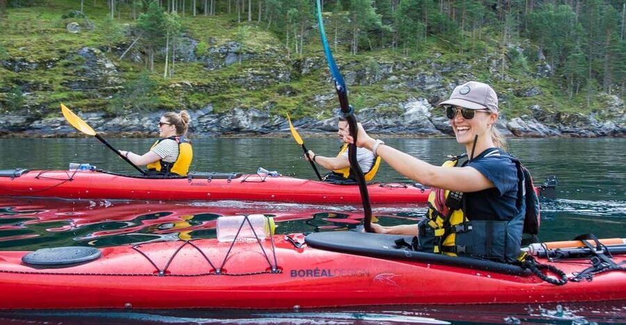 Geiranger: Kayak tour with guide - Your first minutes on the fjord