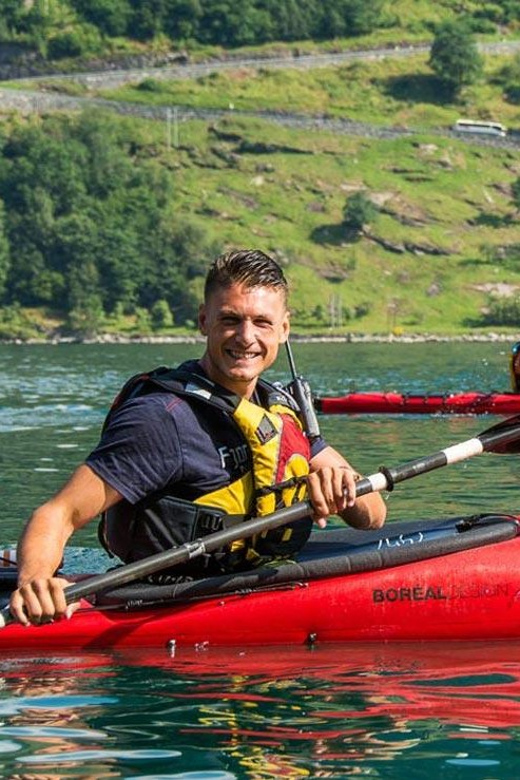 Geiranger: Kayak tour with guide - Paddling beneath the cliffs