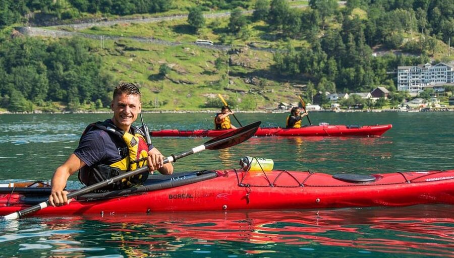 Geiranger: Kayak tour with guide - Choosing between the 2.5-hour and 4-hour outings