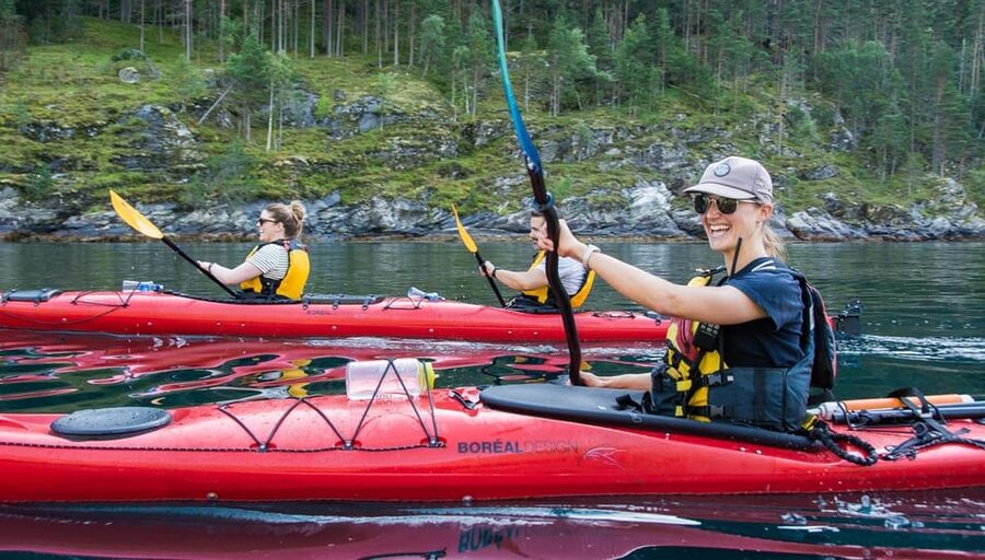 Geiranger: Kayak tour with guide - Starting at Homlong, close to the Seven Sisters route