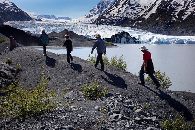 Glacier Blue Kayak & Grandview Tour - 1 PM: Lunch by the Glacial Lake