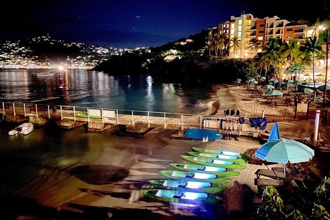 Glow Boats LED Night Kayak, Marriott Frenchman's Cove Dock, USVI - Getting comfortable in the illuminated kayak