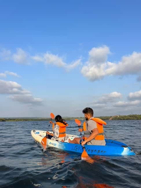 Goa: Backwater Kayaking Tour - The 15-minute boat ride to the island