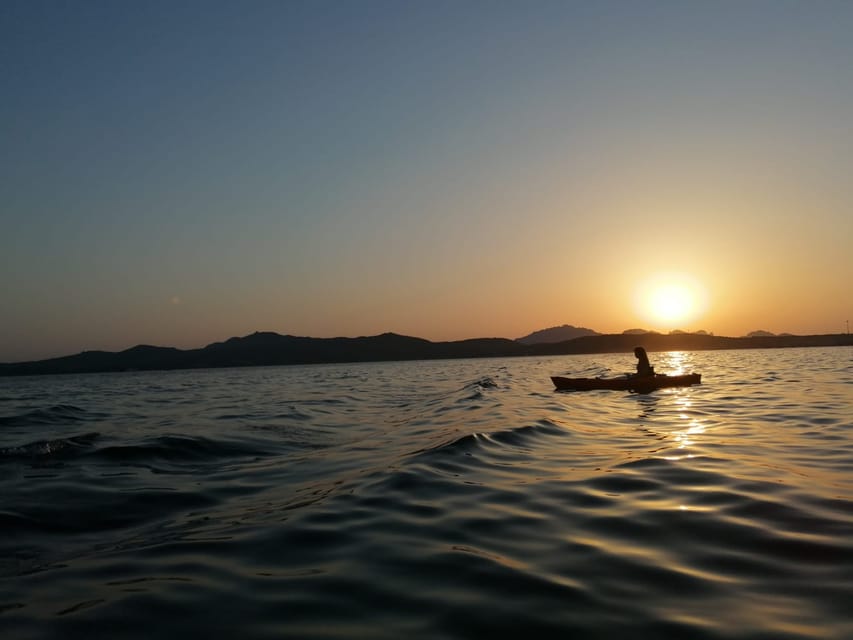 Golfo Aranci: Sunset Dolphin Kayak Tour with Aperitif - Sunset on the paddle back