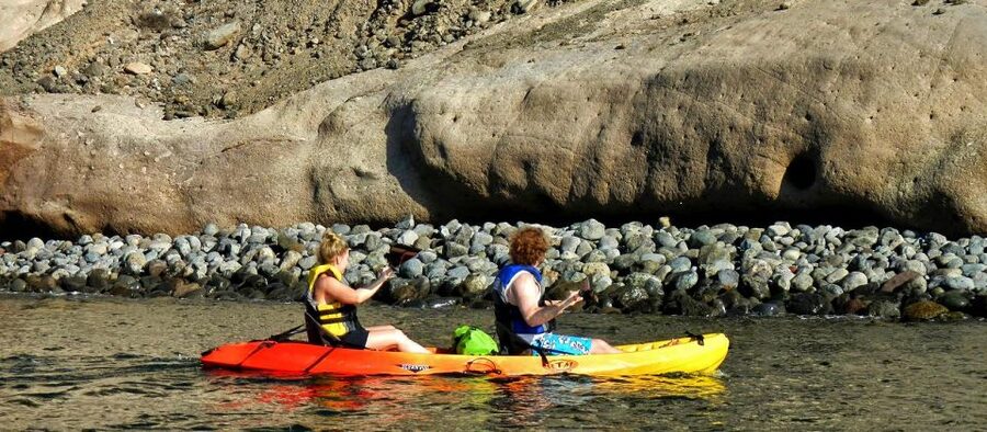 Gran Canaria: South Coast Guided Kayaking Trip - Paddling along the rocks