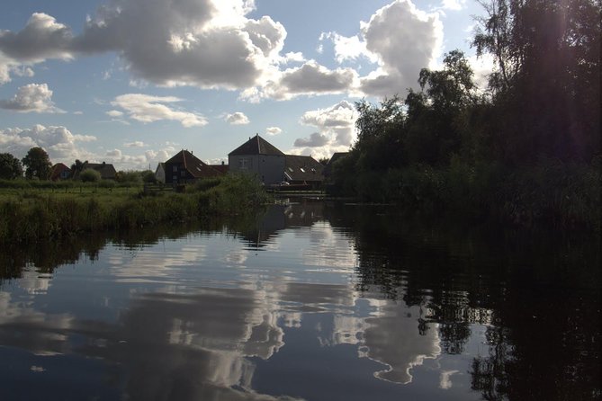Guided Canoe Adventure with Picnic Lunch in Waterland from Amsterdam - The return route and the village stop