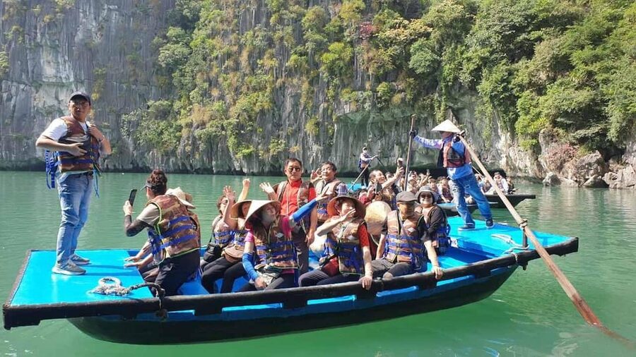 Ha Long 1 Day Luxury Small Group & Kayaking - Kayaking or bamboo boat at Luon Cave