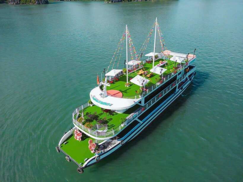 Ha Long Bay Deluxe Cruise & kayaking - 1 Day - Sunset drinks on the return to Tuan Chau
