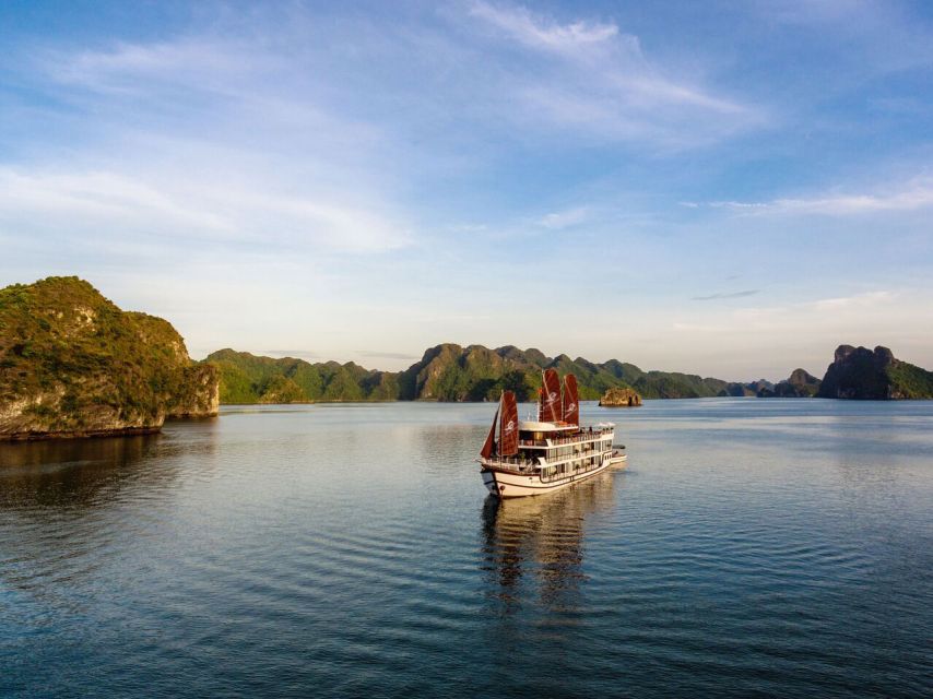 Ha Long & Lan Ha Bays: 2-Day Cruise with Meals & Kayaking - Day 2: sunrise Tai Chi and Tra Bau kayaking