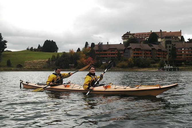 Half a day of kayaking on Lake Moreno in private service - Paddling with Cerro López in view