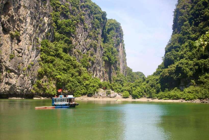 Half day Lan Ha Bay excursion ( 4 hours ): Kayaking, Snorkel - Swimming and snorkeling in quiet bays
