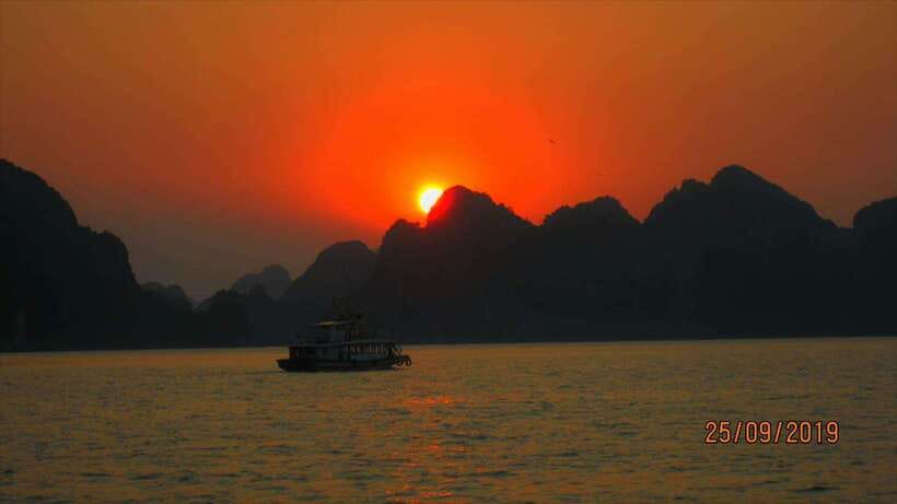 Half day Lan Ha Bay excursion ( 4 hours ): Kayaking, Snorkel - From Cat Ba Town to Beo Wharf