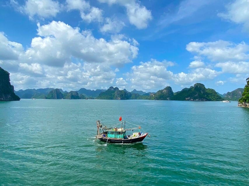 Halong 6 Hours Cruise: Kayak, Cave, Lunch, Beach & Island - The sunset party is modest but welcome