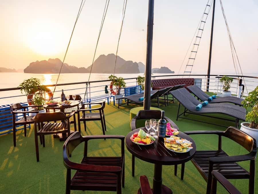 Halong Bay: Day Cruise with Caves, Kayaking & Sunset Party - One busy day in Halong Bay