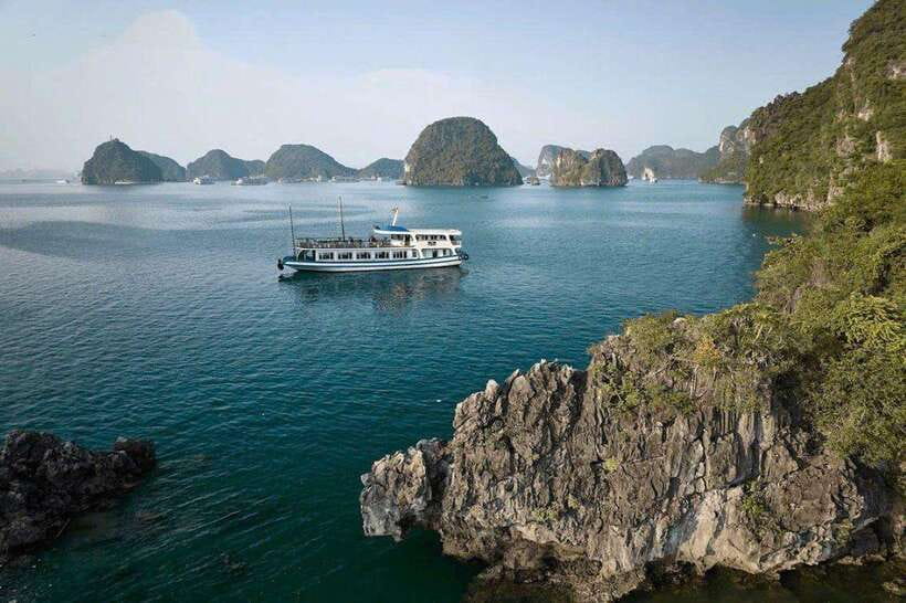 Halong Bay: Full-Day 4-Star Experience with Kayaking - A full day from Hanoi to Ha Long Bay