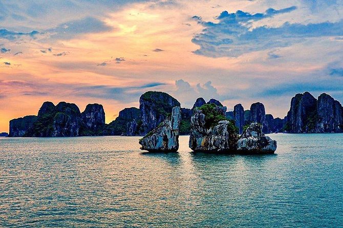 Halong Bay Full Day with Kayaking, Hiking viewpoint, Cave - Deluxe To Luxury - Lunch on the boat and the first views