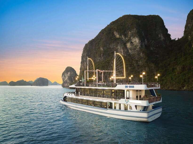 Halong Bay Luxury Cruise: Kayak&Swim,Cave, Party BEST SELLER - Titov Island for swimming or a viewpoint