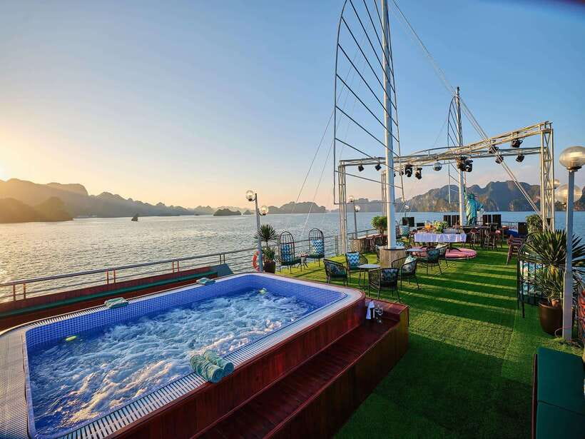 Halong Bay Luxury Cruise: Kayak&Swim,Cave, Party BEST SELLER - The guide and language experience