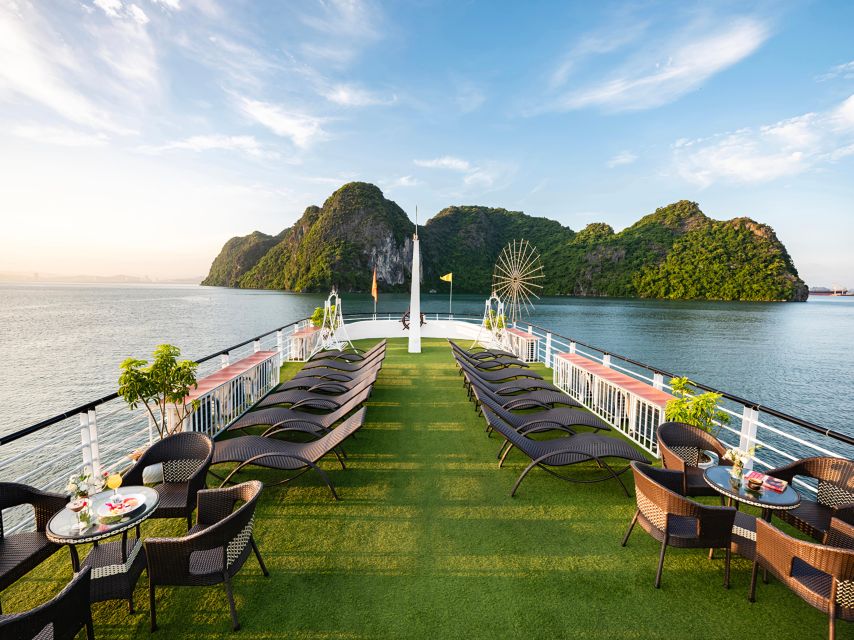 Halong Bay Luxury Cruise with Kayaking & Lunch Buffet - Vietnamese buffet lunch while the islands pass